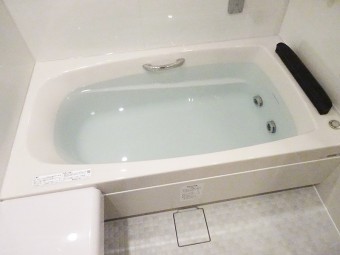 ホテルライクな真白のバスルームでラグジュアリーな泡に包まれて ホテルライクな真白のバスルームでラグジュアリーな泡に包まれて